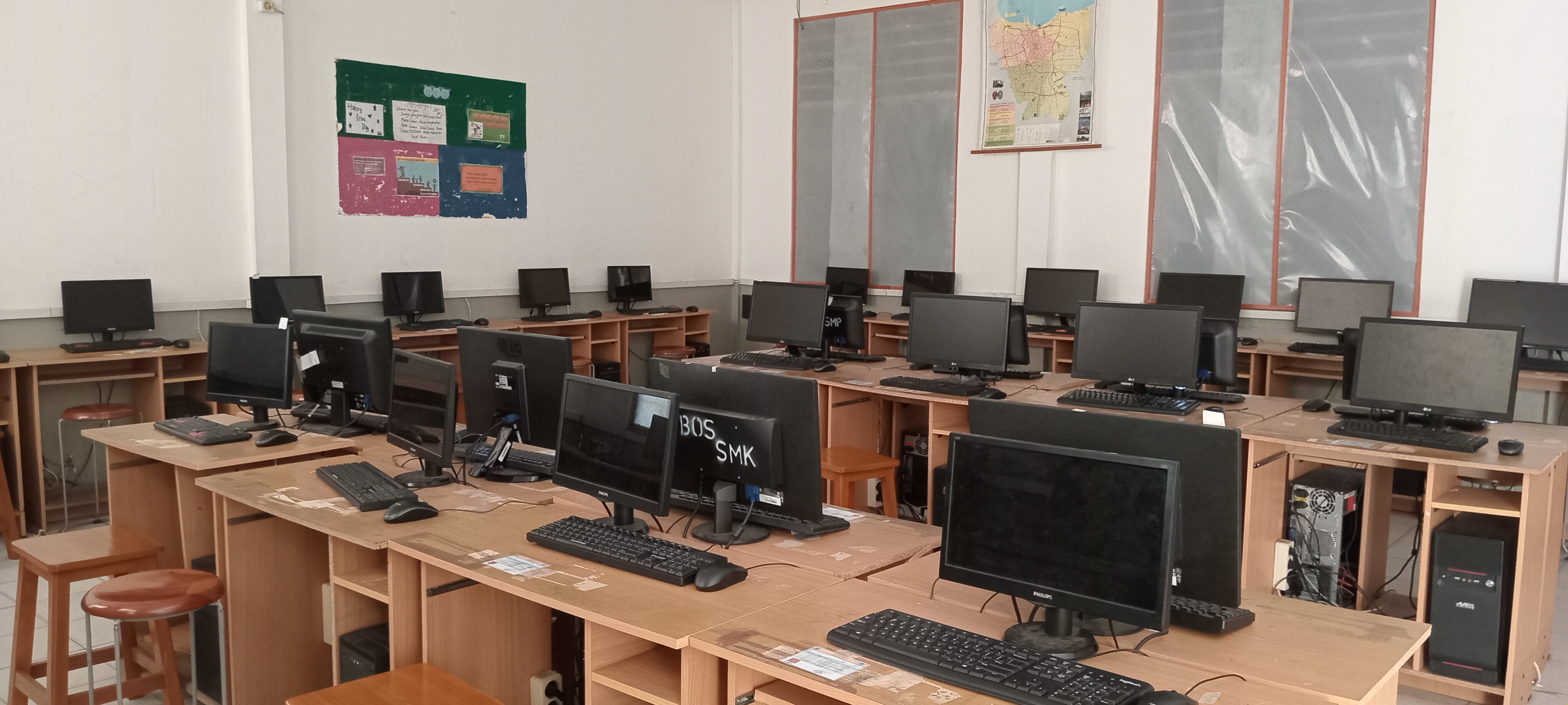 Fasilitas LAB KOMPUTER SMK Remaja Pluit