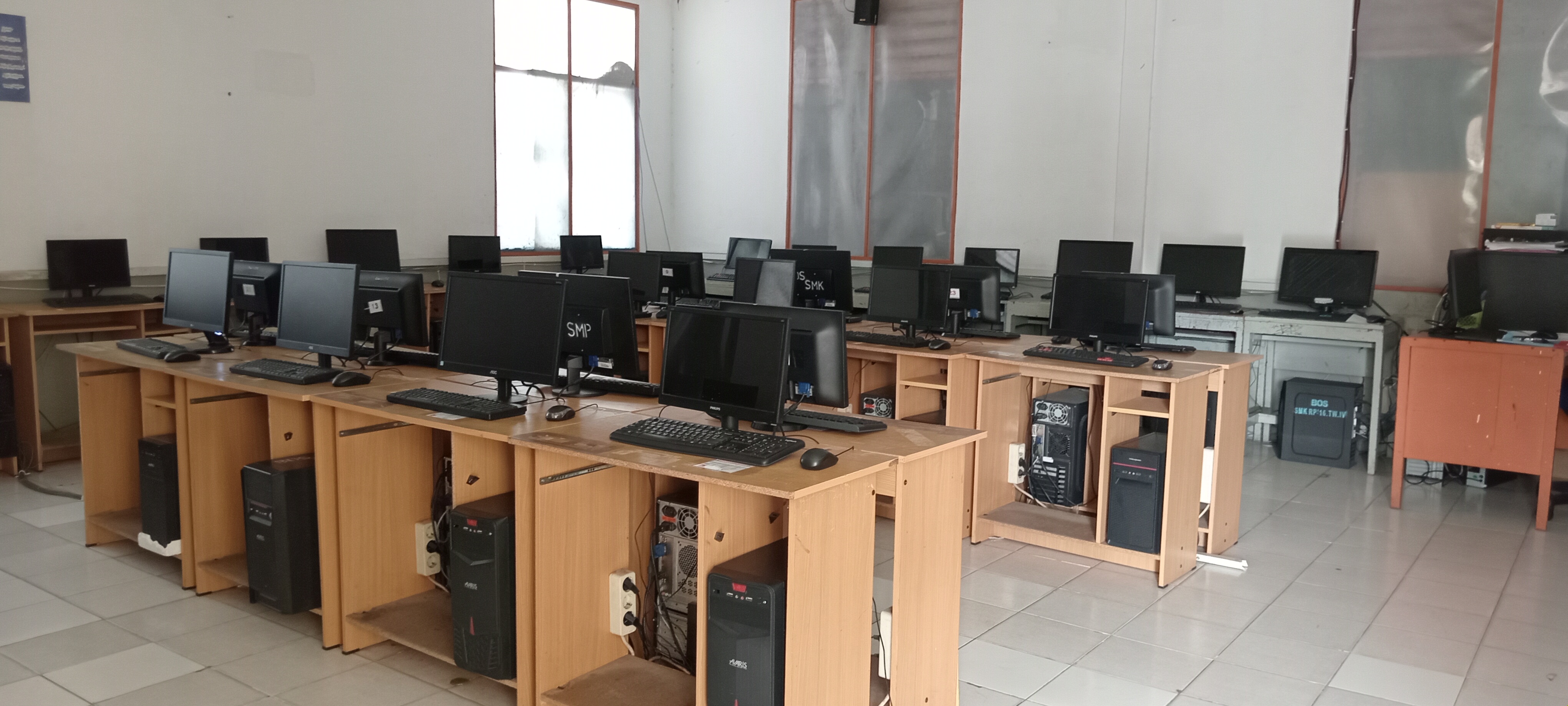 Fasilitas LAB KOMPUTER SMK Remaja Pluit